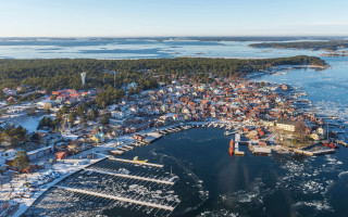 Small town lake snow bridge - a small town free wallpaper