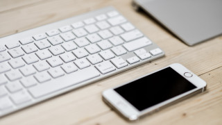 Cell phone keyboard mouse table - free technology wallpaper