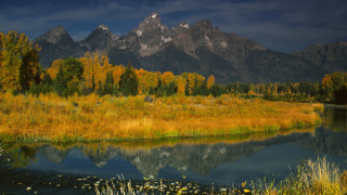 Mountain lake forest autumn sunset 5 - a lake in the foreground and a forest in the background free wallpaper for desktop