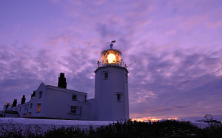 Lighthouse dusk purple sky clouds - rim light free wallpaper for desktop