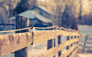 Wooden fence wire house snow - a house in the background free wallpaper