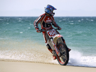 Man riding dirt bike beach - a sandy beach next free wallpaper