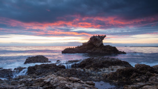 Rocky beach sunset pink sky 4 - a rocky beach free wallpaper
