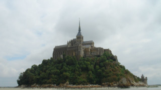 Castle tower hill forest cloudy - a tower free wallpaper