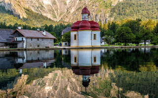 Small church lake mountains reflection - mountain and trees free wallpaper