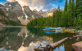 Lake mountains boats clouds forest - fallen free wallpaper