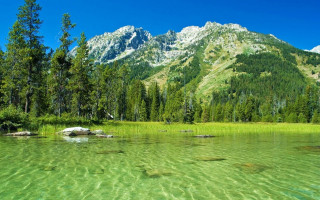 Mountain lake green forest sky - alen divi free wallpaper