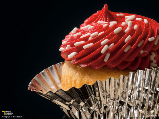 Cupcake red icing white sprinkles - a cupcake free wallpaper