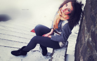 Woman sitting red face winter - the step of a building free wallpaper