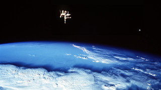 Space station earth night sky - a few star free wallpaper