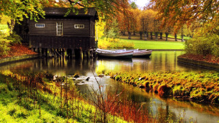 Boat cabin autumn park twilight - a boat free wallpaper for desktop