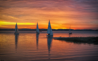 Sailboats lake sunset colorful sky - a colorful sky in the background free wallpaper