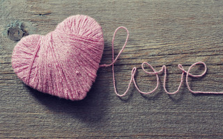 Pink yarn heart love wooden - the word love free wallpaper for desktop