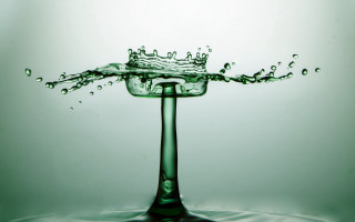 Green liquid splash water macro - motion blur free wallpaper