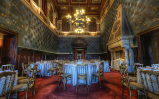 Dining room chandelier white tablecloths - a chandelier free wallpaper