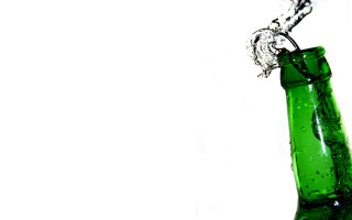 Green bottle water splash lyco - a white background behind free wallpaper