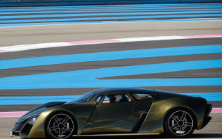 Green sports car race track - a blue stripe free wallpaper for desktop