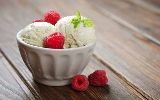 Ice cream raspberries mint wooden - a bowl of ice cream free wallpaper