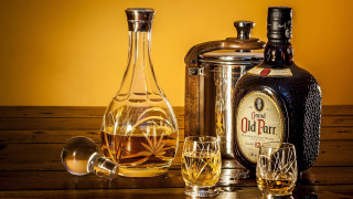 Whiskey bottle decanter glass still - product photography free wallpaper