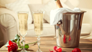 Champagne flutes roses bouquet romantic - romantic free wallpaper