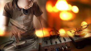 Man mixing music headphones record - a turntable free wallpaper