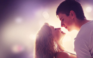 Man woman kissing bright background 3 - a bright background free wallpaper