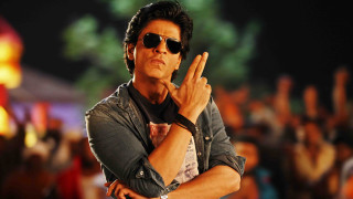 Man sunglasses crowd clapping blurry - his hand together free wallpaper