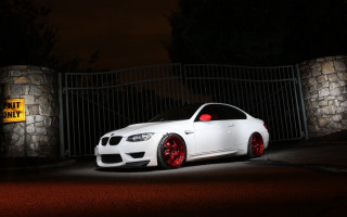 White car gate night light - redshift free wallpaper