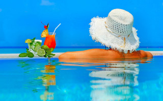 Woman hat cocktail pool floater - tranquil free wallpaper for desktop