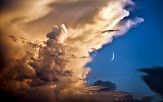 Large cloud crescent moon matte - a large cloud free wallpaper for desktop