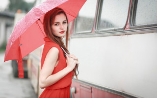 Woman red dress umbrella bus - a bus free wallpaper