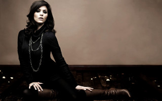 Gothic woman blackdress boots chain - a black sweater free wallpaper