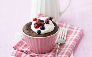 Cupcake berries cream napkin fork - a napkin free wallpaper