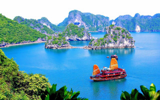 Boat mountains trees scenery ding - mountain and trees free wallpaper