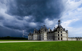 Castle lightning stormy gothic matte - a dark cloud in the sky above free wallpaper