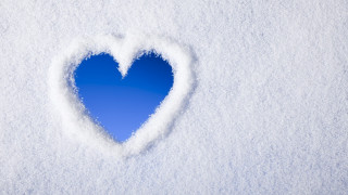 Heart snow frame blue sky - a heart free wallpaper for desktop