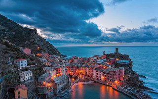 Cliffside town ocean night city - a town free wallpaper for desktop