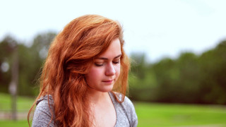 Red haired woman park portrait - caroline chariotdayez free wallpaper for desktop