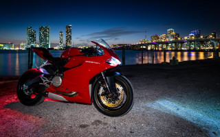 Red motorcycle night cityscape reflection - a city skyline in the background free wallpaper