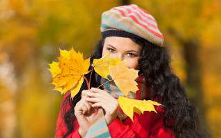 Woman leaf hat scarf tree - free autumn wallpaper
