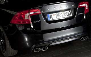 Black car garage photorealistic detailing - a license plate free wallpaper for desktop