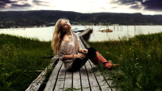 Woman bench water boats cloudy - a wooden bench next free wallpaper