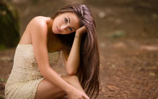 Woman white dress sitting outdoors - a white dress free wallpaper for desktop