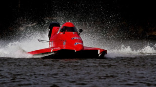 Red boat water splashes aurora - a red boat free wallpaper