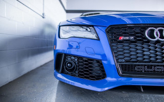 Blue car garage night sky - a garage next free wallpaper