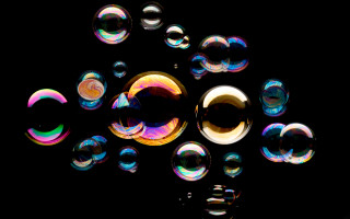 Soap bubbles reflection macro illusion - abstract illusionism free wallpaper