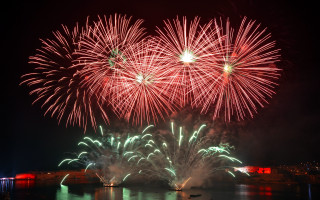 Fireworks night city ferriswheel boat - video art free wallpaper