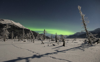 Aurora boreal snowy landscape mountains - bruce munro free wallpaper