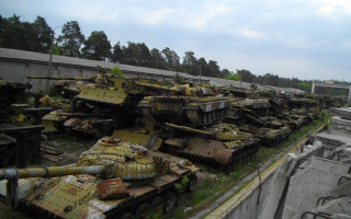 Tanks grass building fence ecological - armor free wallpaper