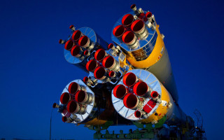 Large rocket red yellow rocket - andrey yefimovich martynov free wallpaper
